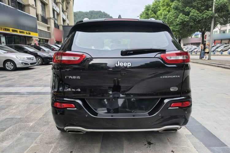 Used Jeep Cherokee 2017 2.4L Professional Edition Exterior 8