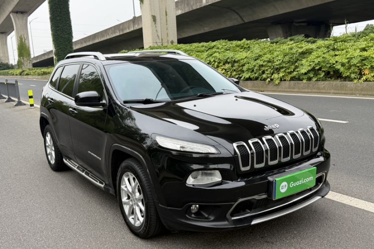 Used Jeep Cherokee 2017 2.4L Leading Smart Edition Exterior 9