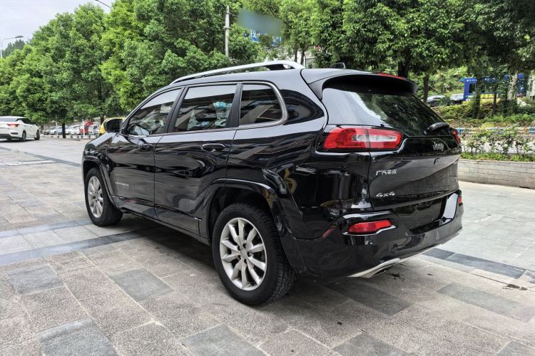Used Jeep Cherokee 2017 2.4L Professional Edition Exterior 9