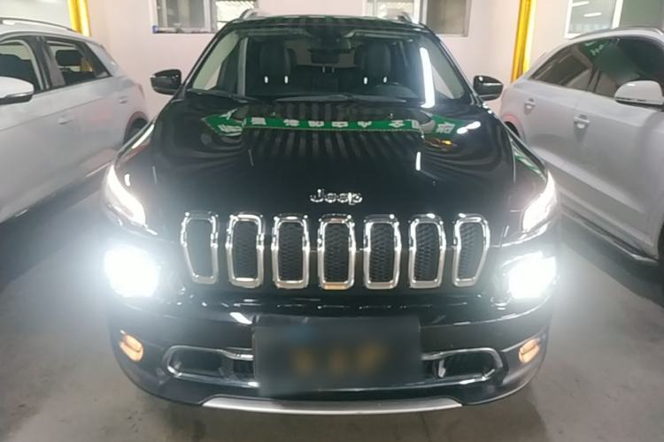 Used Jeep Cherokee 2017 2.0L Superior Edition Front