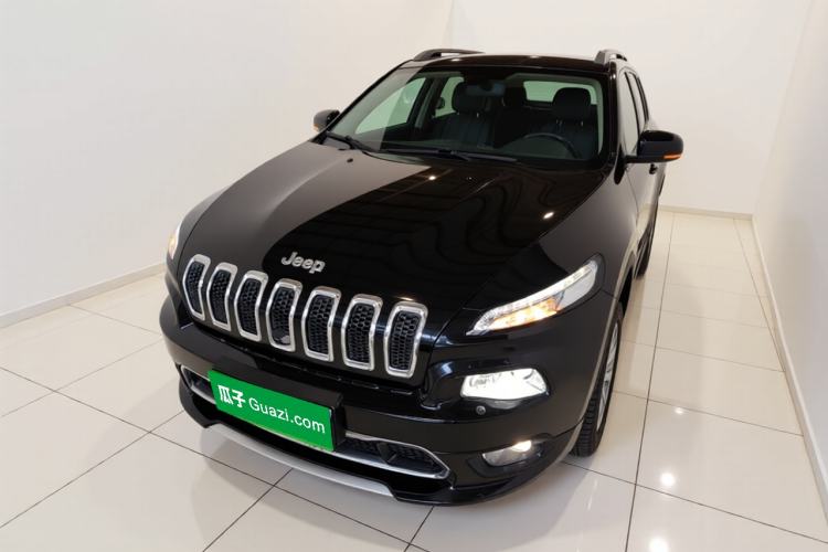 Used Jeep Cherokee 2017 2.4L Professional Edition Front