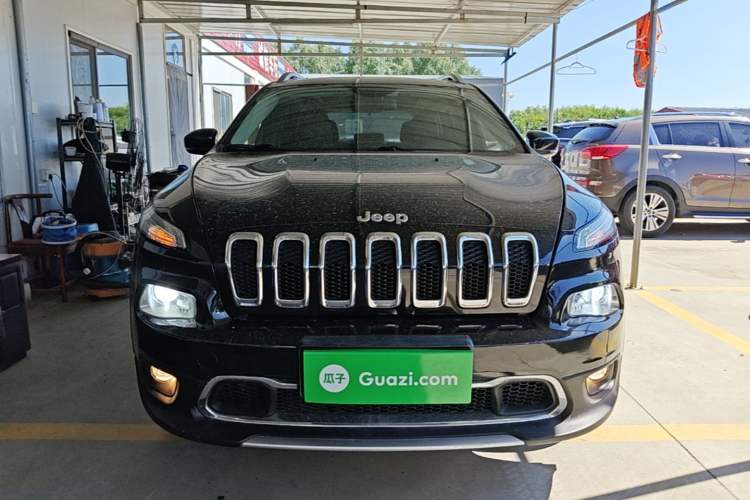 Used Jeep Cherokee 2017 2.0L Superior Edition Front