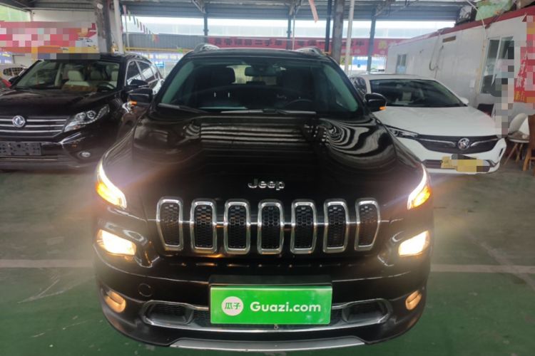 Used Jeep Cherokee 2017 2.0L Superior Edition Front