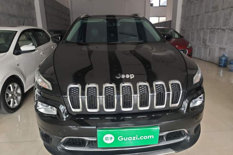 Used Jeep Cherokee 2017 2.0L Superior Edition Front