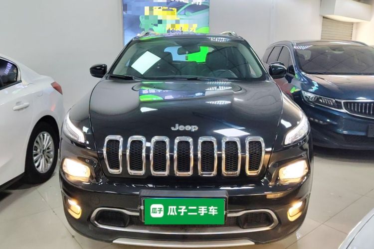 Used Jeep Cherokee 2017 2.0L Superior Edition Front