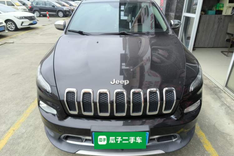 Used Jeep Cherokee 2017 2.0L Superior Edition Front