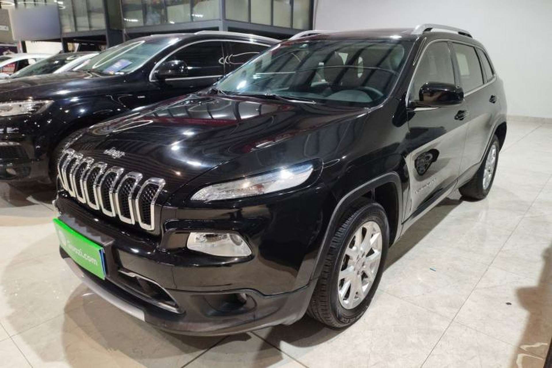 Used Jeep Cherokee 2017 2.4L Leading Edition Front Left 45 Deg