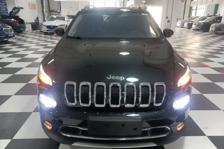 Used Jeep Cherokee 2017 2.0L Superior Edition Front