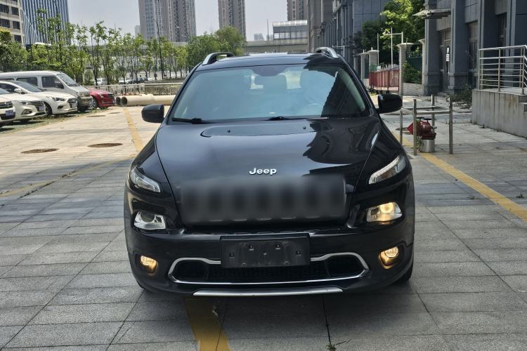 Used Jeep Cherokee 2017 2.0L Superior Edition Front