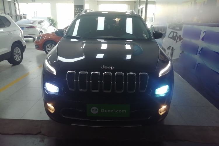 Used Jeep Cherokee 2017 2.0L Superior Edition Front