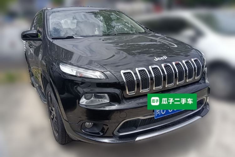 Used Jeep Cherokee 2017 2.4L Professional Edition Front Right 45 Deg