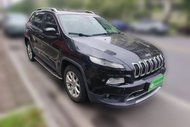 Used Jeep Cherokee 2017 2.0L Superior Edition Front Right 45 Deg