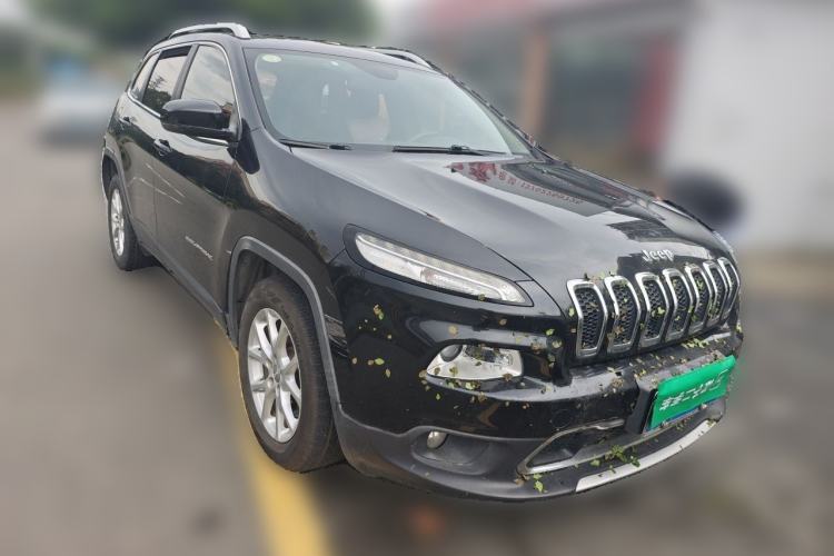 Used Jeep Cherokee 2017 2.0L Superior Edition Front Right 45 Deg