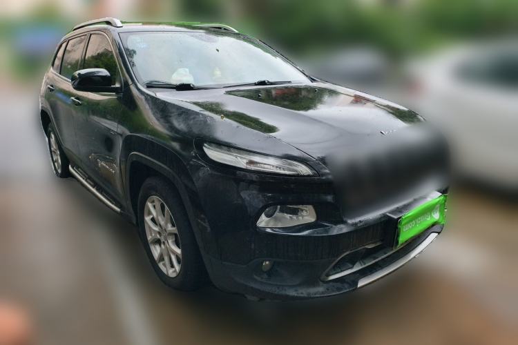 Used Jeep Cherokee 2017 2.0L Superior Edition Front Right 45 Deg