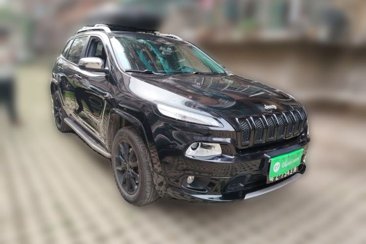 Used Jeep Cherokee 2017 2.4L Professional Edition Front Right 45 Deg
