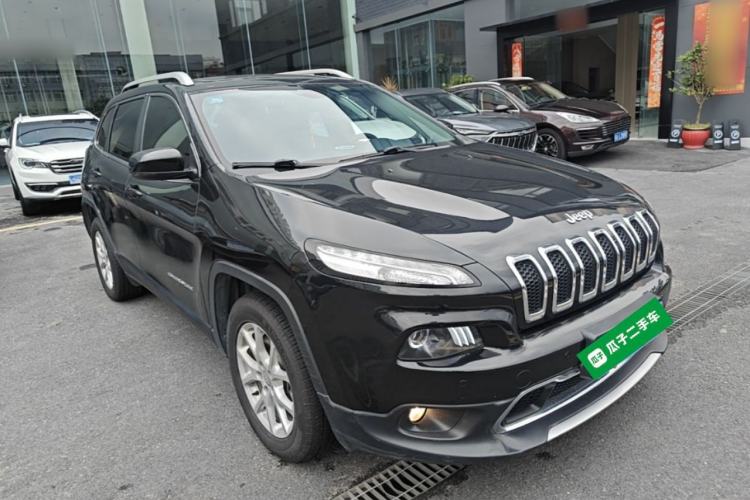 Used Jeep Cherokee 2017 2.4L Leading Smart Edition Front Right 45 Deg