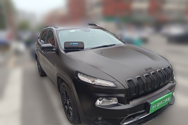 Used Jeep Cherokee 2017 2.0L Superior Edition Front Right 45 Deg