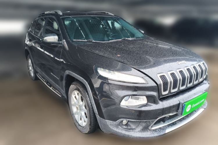 Used Jeep Cherokee 2017 2.0L Superior Edition Front Right 45 Deg