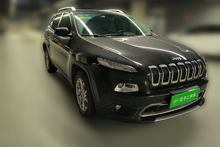 Used Jeep Cherokee 2017 2.0L Superior Edition Front Right 45 Deg