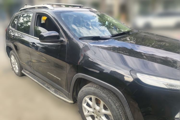 Used Jeep Cherokee 2017 2.4L Leading Smart Edition Front Right 45 Deg