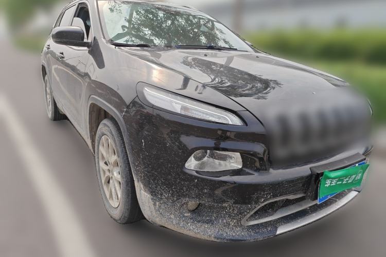 Used Jeep Cherokee 2017 2.4L Leading Edition Front Right 45 Deg