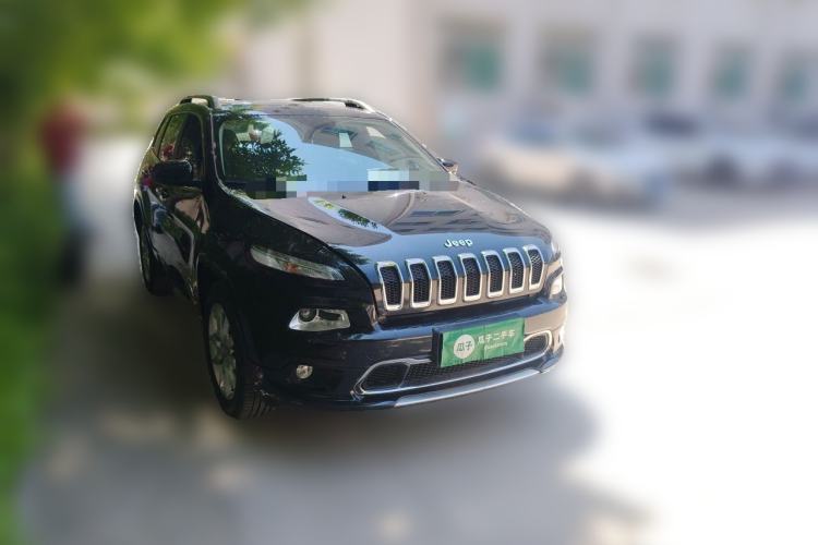 Used Jeep Cherokee 2017 2.4L Professional Smart Edition Front Right 45 Deg