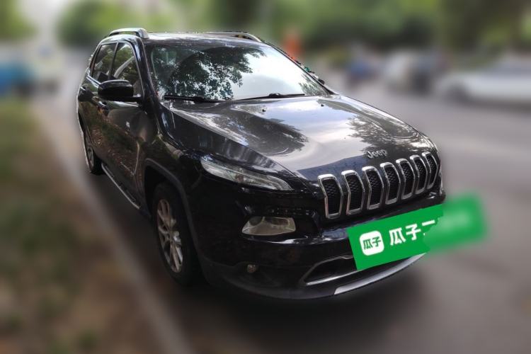 Used Jeep Cherokee 2017 2.4L Leading Edition Front Right 45 Deg