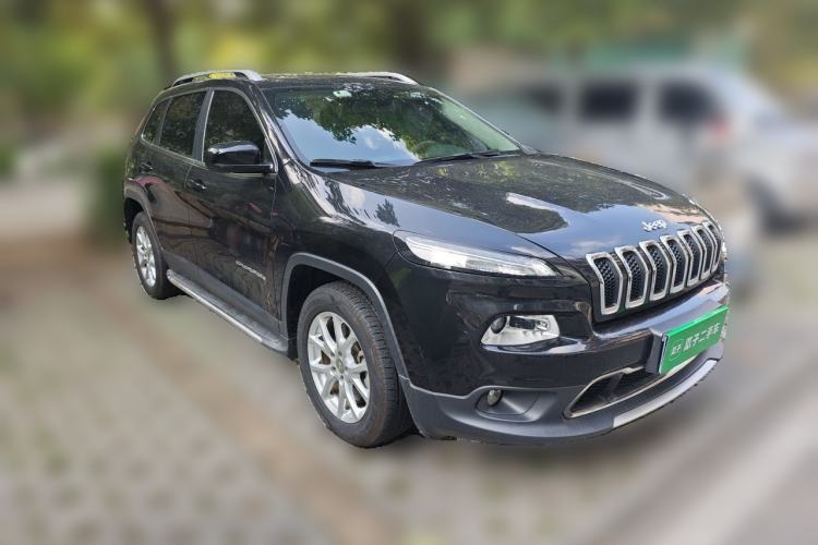 Used Jeep Cherokee 2017 2.0L Superior Edition Front Right 45 Deg
