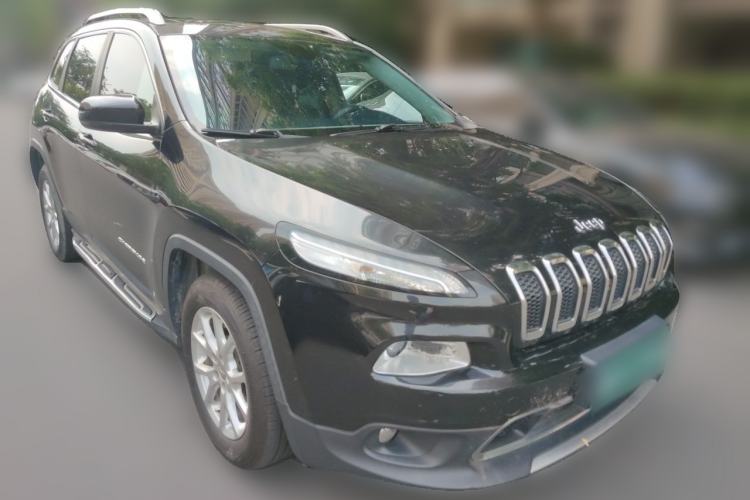 Used Jeep Cherokee 2017 2.0L Superior Edition Front Right 45 Deg