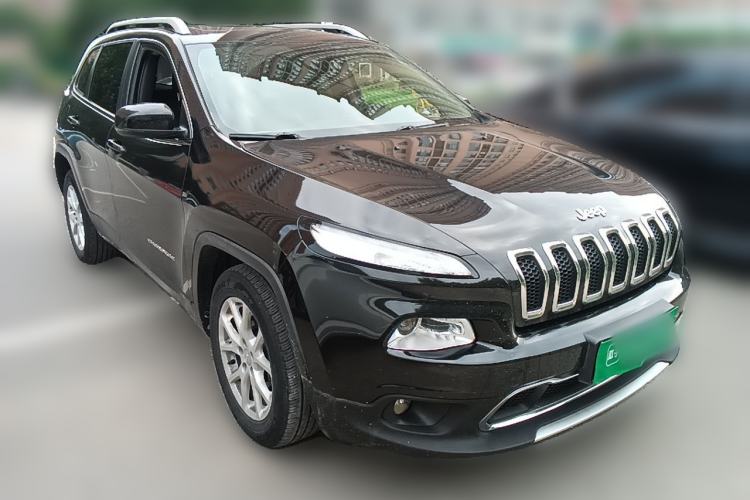 Used Jeep Cherokee 2017 2.0L Superior Edition Front Right 45 Deg