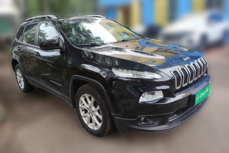 Used Jeep Cherokee 2017 2.4L Leading Smart Edition Front Right 45 Deg
