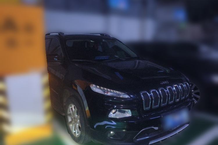 Used Jeep Cherokee 2017 2.0L Superior Edition Front Right 45 Deg