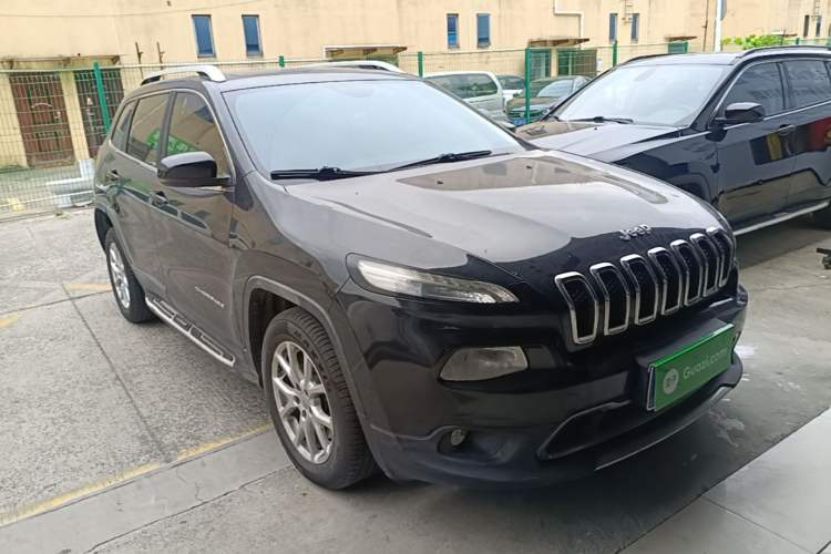 Used Jeep Cherokee 2017 2.4L Leading Smart Edition Front Right 45 Deg