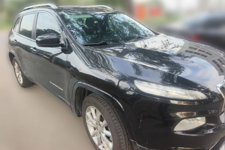 Used Jeep Cherokee 2017 2.4L Professional Smart Edition Front Right 45 Deg