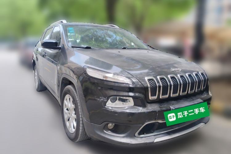 Used Jeep Cherokee 2017 2.4L Leading Edition Front Right 45 Deg