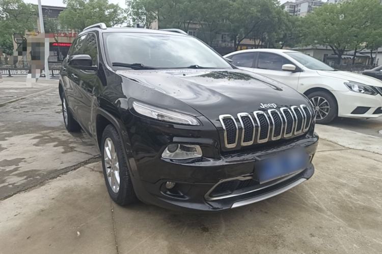 Used Jeep Cherokee 2017 2.0L Superior Edition Front Right 45 Deg