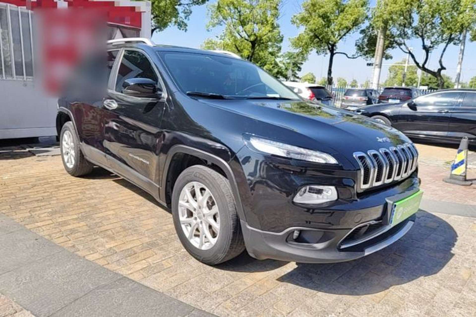 Used Jeep Cherokee 2017 2.0L Superior Edition Front Right 45 Deg