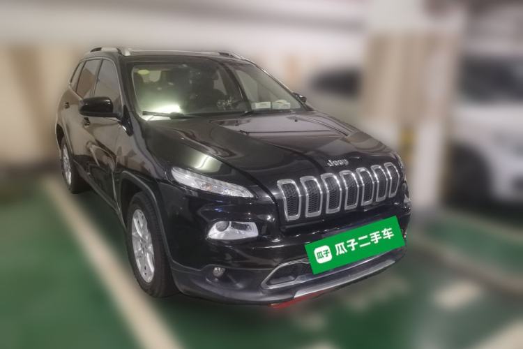 Used Jeep Cherokee 2017 2.0L Superior Edition Front Right 45 Deg