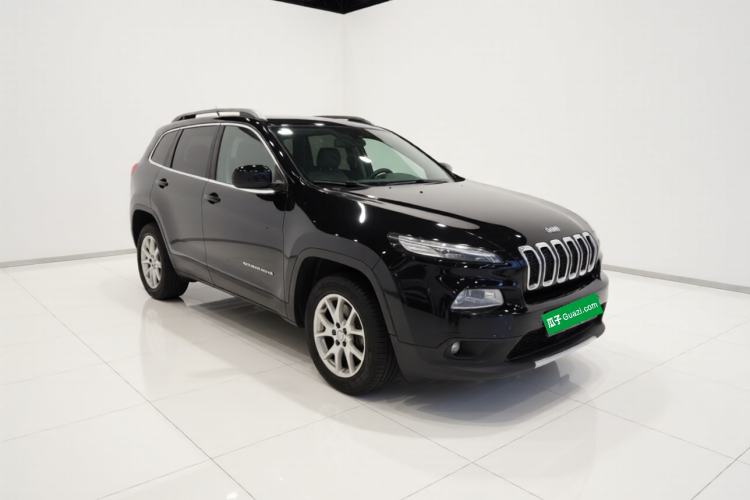 Used Jeep Cherokee 2017 2.4L Leading Smart Edition Front Right 45 Deg