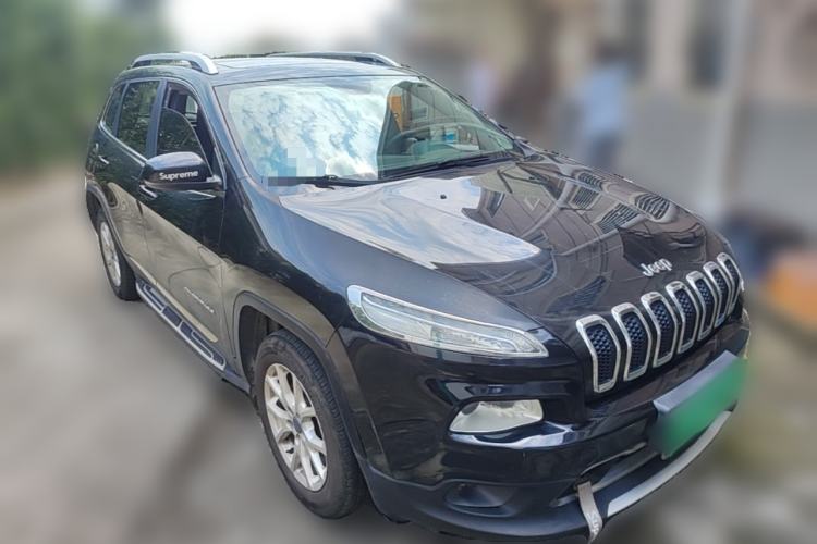 Used Jeep Cherokee 2017 2.4L Leading Smart Edition Front Right 45 Deg