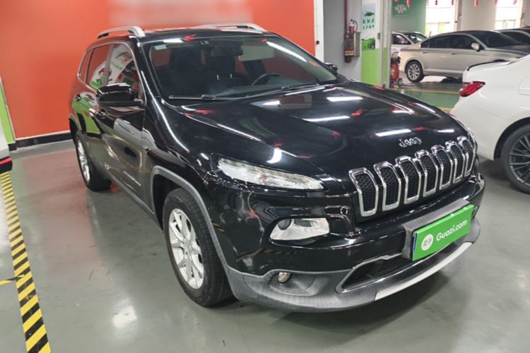Used Jeep Cherokee 2017 2.4L Leading Edition Front Right 45 Deg