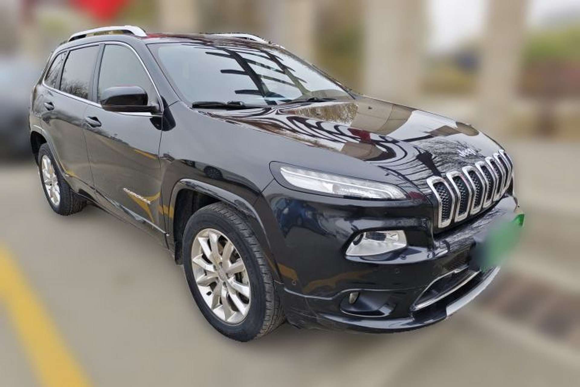Used Jeep Cherokee 2017 2.4L Superior Edition Front Right 45 Deg