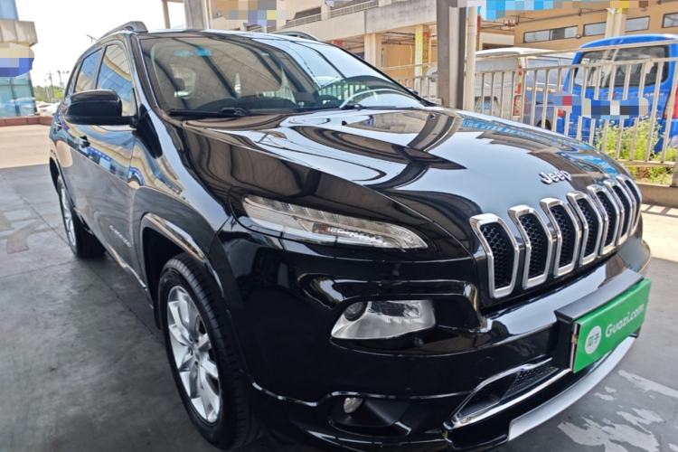 Used Jeep Cherokee 2017 2.4L Excellence Edition Front Right 45 Deg
