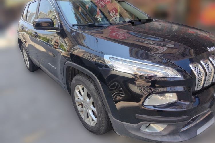 Used Jeep Cherokee 2017 2.4L Leading Smart Edition Front Right 45 Deg
