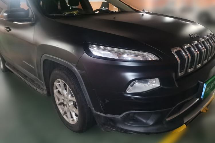 Used Jeep Cherokee 2017 2.4L Leading Edition Front Right 45 Deg