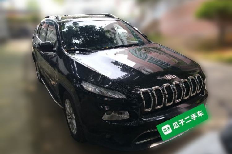 Used Jeep Cherokee 2017 2.0L Superior Edition Front Right 45 Deg