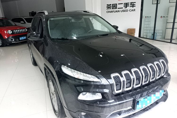 Used Jeep Cherokee 2017 2.4L Professional Edition Front Right 45 Deg