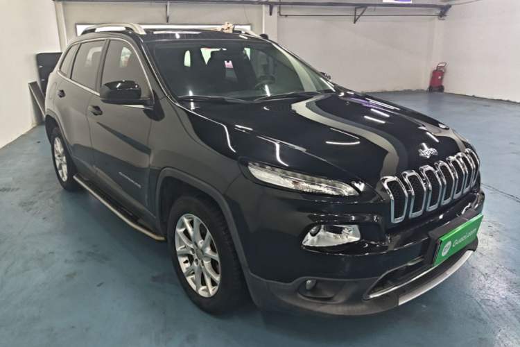 Used Jeep Cherokee 2017 2.4L Leading Smart Edition Front Right 45 Deg