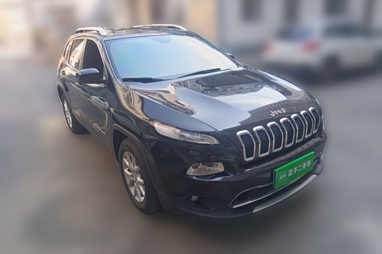 Used Jeep Cherokee 2017 2.0L Superior Edition Front Right 45 Deg