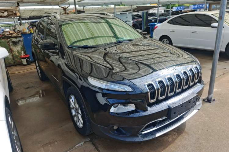 Used Jeep Cherokee 2017 2.4L Leading Smart Edition Front Right 45 Deg